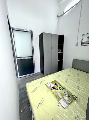 The two-room balcony bedroom is in front of Ba Vân-Tân Bình.