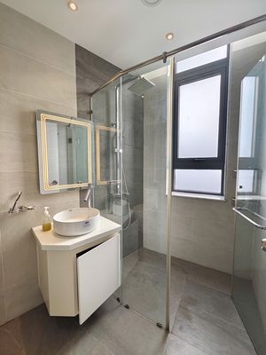 The Bình Lợi casher, area 5 X22 M. Two floors up. Five bedrooms, six toilets.