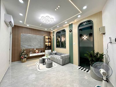 The Bình Lợi casher, area 5 X22 M. Two floors up. Five bedrooms, six toilets.