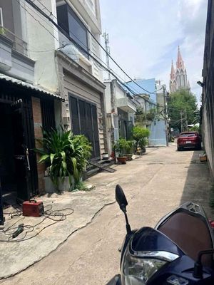 To rent Nguyễn Văn Quá, District 12 near the Eastern Church