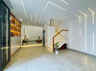 Nice house, full interior, three floors high. Four bedrooms, five Thống Nhất toilets.