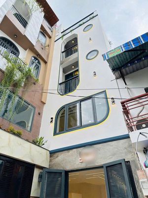 Nice house, full interior, three floors high. Four bedrooms, five Thống Nhất toilets.