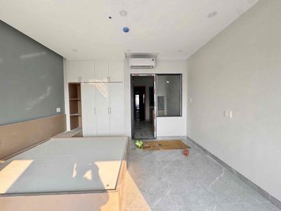 Rent the apartment. A full bedroom. A big, big, big, big, big, fancy, college.