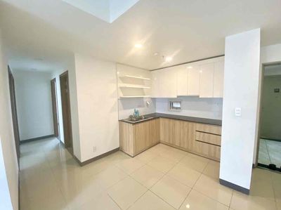 Three bedrooms. Two toilets. Imperial Place 9-10 million.