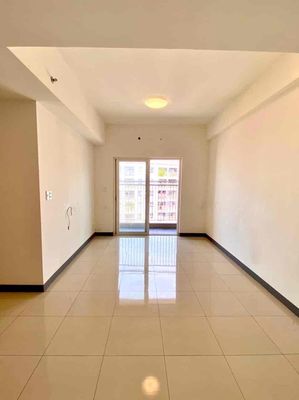 Three bedrooms. Two toilets. Imperial Place 9-10 million.