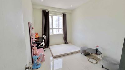 Rent a single room in the topaz apartment.