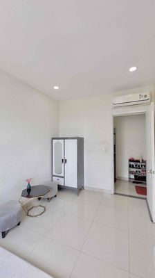 Rent a single room in the topaz apartment.