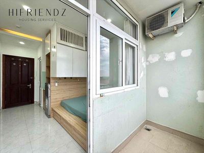 The mini elevator of the balcony is full of interiors.