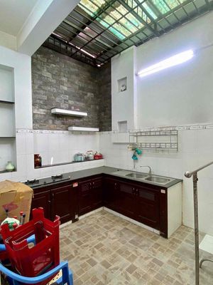 Rent an alley three bedroom two ready for furniture 11 million USC 7. District 8