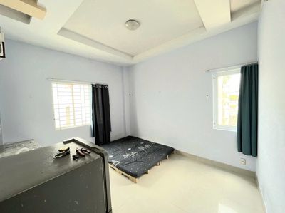 The large window studio is full of furniture with great text requirements