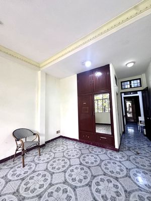 Chu Văn An cash room near the staff school