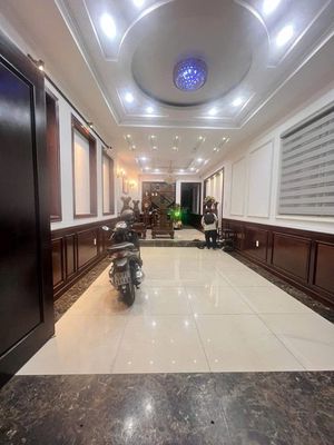 Rent an alley house. Two-thirty-four-oh. A Nguyễn Thiện Thuật-7.