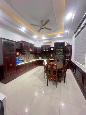 Rent an alley house. Two-thirty-four-oh. A Nguyễn Thiện Thuật-7.
