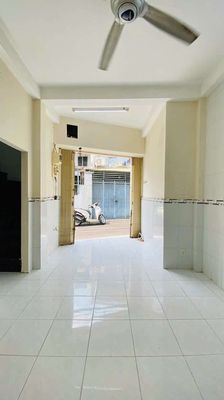 It's a truck alley -- it's in business -- 1 ground 1st floor, 7 million/5 a month.