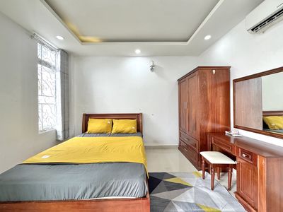 Rent the apartment. A private bedroom with a Nguyễn Trãird.