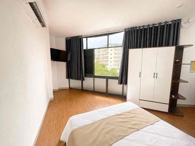 Rent a full interior room in the 10th.