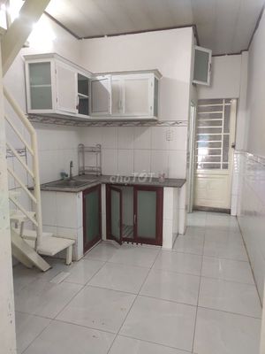 Rent a house near 7-16. Two stories, rooftop and three bedrooms, two tollets.