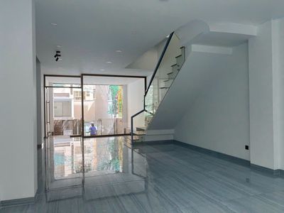 Diamond Belvedell 2, area: 5 x 20, 4 story vault, 45 million elevators.