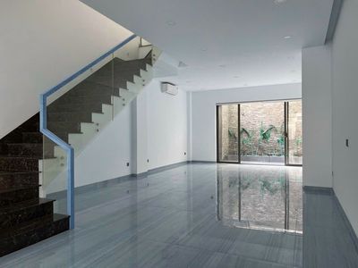 Diamond Belvedell 2, area: 5 x 20, 4 story vault, 45 million elevators.
