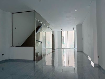 Diamond Belvedell 2, area: 5 x 20, 4 story vault, 45 million elevators.