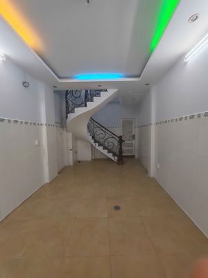 Rent a 2-inch District Front House 4-foot 3rd floor.