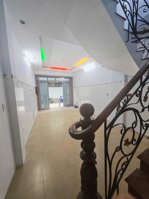 Rent a 2-inch District Front House 4-foot 3rd floor.