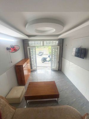 The Guerrero house is about 200 M, about 33 M2 houses three level river view