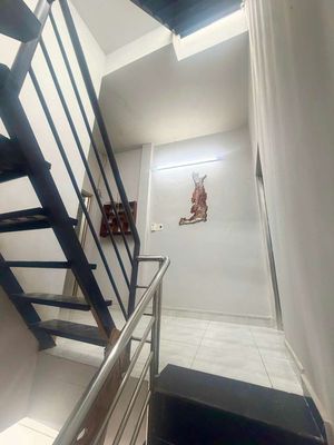 The Guerrero house is about 200 M, about 33 M2 houses three level river view