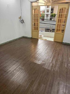 Rent a house near the Bình Phú market 4 x 15 m kc 1 floor cost 13 million a month
