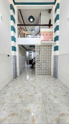 Lạc Long Quân, 3 stories.