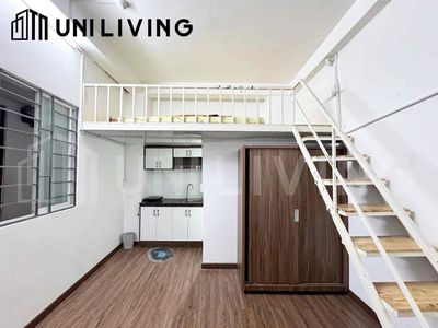 It's the owner who rents a full-intracted room, super-wide room.