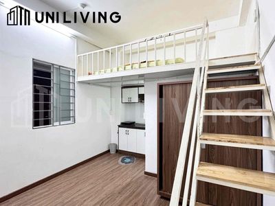 It's the owner who rents a full-intracted room, super-wide room.