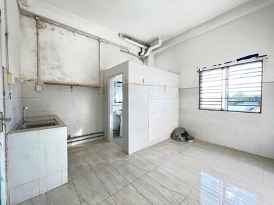 The window studio is empty, the room is 2-3, fed