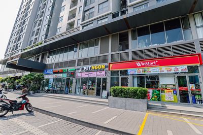 Renting Westgate House, 150 meters, free business.
