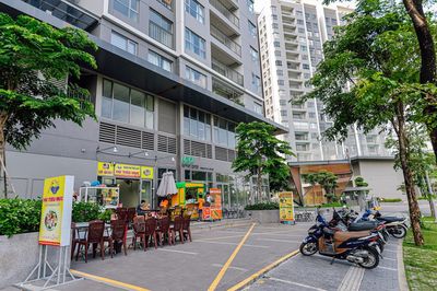Renting Westgate House, 150 meters, free business.