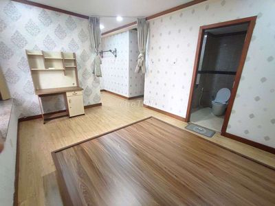 We're renting the district master. Eight-four-four-two-two-full bedroom. 16.5 million refrigerators.