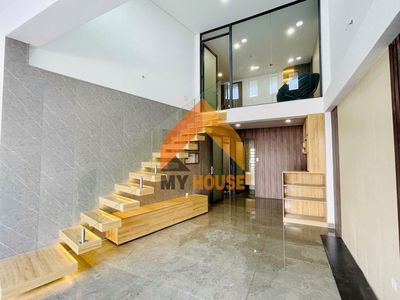 The mb bridge of District 2 has super-looking modern style fit in and do vp