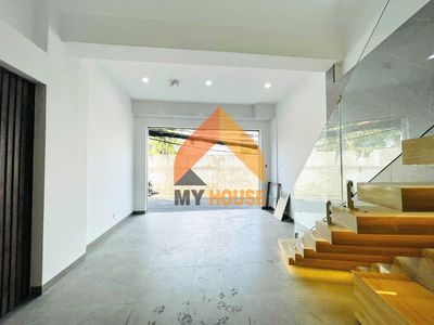 The mb bridge of District 2 has super-looking modern style fit in and do vp