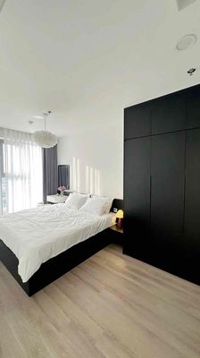 Opening a Út Tịch bedroom - Imperial/Tsn flight - courtesy.