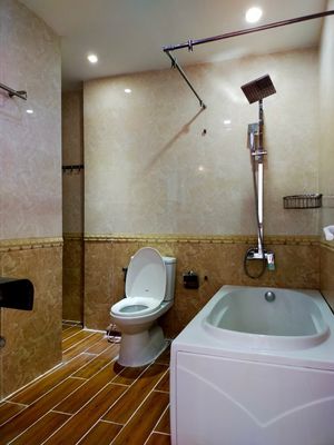 Home 160/30 Đặng Thùy Trâm. area 5 x 20 meters. Two floors. 25 million a month.