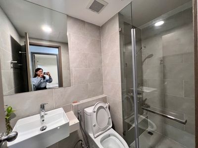 We'll have two double bedrooms for 8.5 million a month, full interior 100%, WestGate.