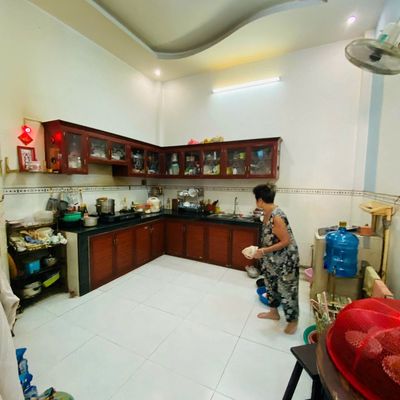 Rent 10 million Dcs in Hương Lộ 2 right now in the east.