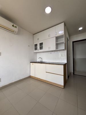 The owner of the Nguyễn Thị Thập suite, District 7, elevator, now free.