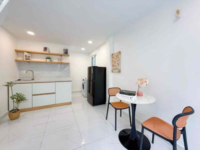 Rent a one-story apartment. Two-story bedroom. Full interior. Moving through District 1.