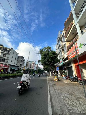 A Lạc Long Quân-5-5 district 1110 x15 m-two-story bedrooms throughout three toilets - 42 million.