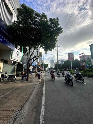 A Lạc Long Quân-5-5 district 1110 x15 m-two-story bedrooms throughout three toilets - 42 million.