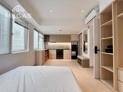 Rent the open-air window apartment. The elevator's coming up right into the third district.