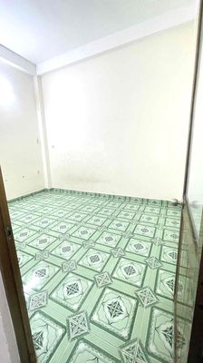 Renting an alley three-room-rich-six.