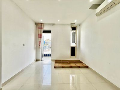 A cheap boarding room near Funky District 7 has its own balcony