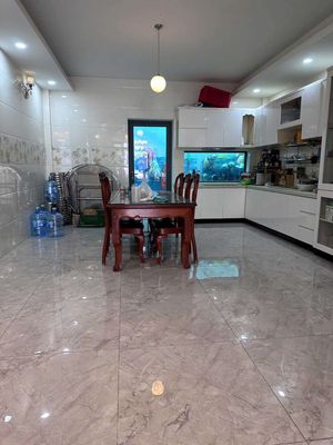 Rent a full interior house next to the 5*20 meters Alonmall supermarket.